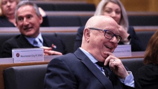 切尔西秘书大卫·巴纳德宣布退休，结束24年职业生涯。