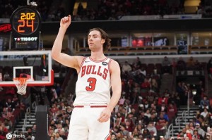 吉迪20+14+10波蒂斯18分 公牛大胜雄鹿